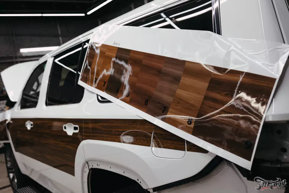 Так не должно быть! Заново разработали дизайн наклеек для Jeep Grand Wagoneer и забронировали кузов полиуретаном